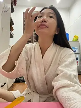 Snapshot of Miumieu chatting on November 12, 2025, 2:43 pm Miumieu online show from November 12, 2025, 2:43 pm