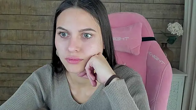 AlisaVersailles online show from October 7, 2025, 4:08 pm