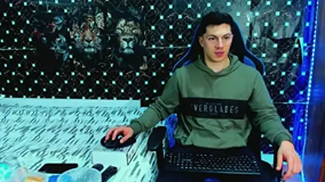 javiersexymann online show from June 5, 2026, 6:52 am