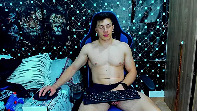 javiersexymann online show from February 5, 2026, 11:44 pm