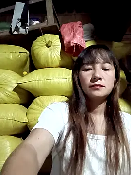 Mini3333 online show from October 14, 2025, 9:47 pm