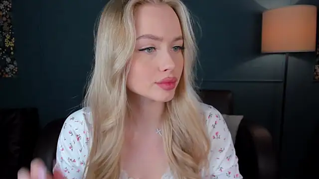 AvroraGoldie online show from October 6, 2025, 10:27 am