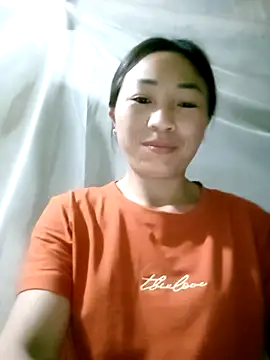 lucybaby00 online show from March 25, 2026, 10:52 pm