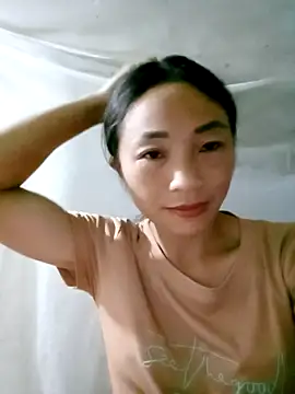 lucybaby00 online show from October 8, 2025, 9:15 pm