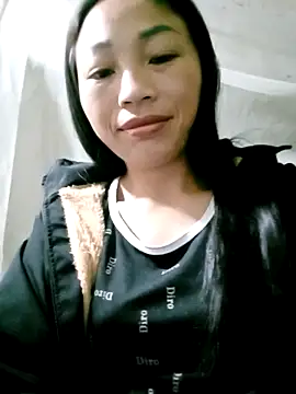 lucybaby00 online show from February 25, 2026, 11:15 pm