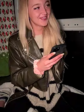 emilypeperoni online show from October 19, 2025, 6:43 pm