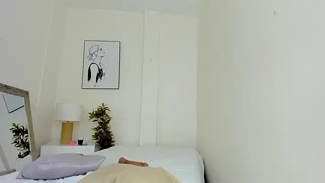 Snapshot of emy_barnert chatting on October 23, 2025, 12:48 pm emy barnert online show from October 23, 2025, 12:48 pm