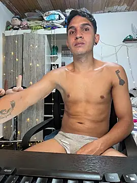 Snapshot of Angel_latinboy chatting on February 3, 2026, 2:33 pm Angel latinboy online show from February 3, 2026, 2:33 pm