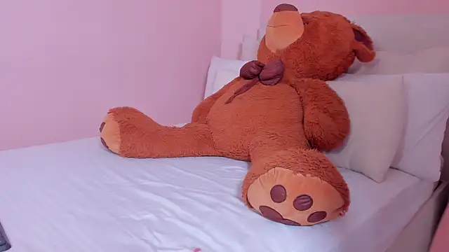 mae lyra online show from November 6, 2025, 9:30 pm