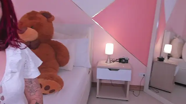 mae lyra online show from October 2, 2025, 9:40 pm