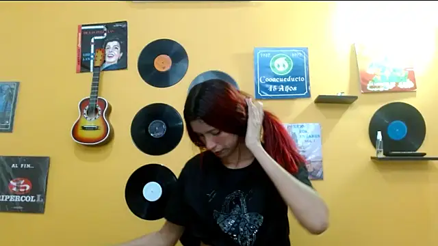 skinnyverus18 online show from December 5, 2025, 5:55 pm