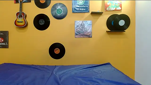 skinnyverus18 online show from December 15, 2025, 7:31 pm