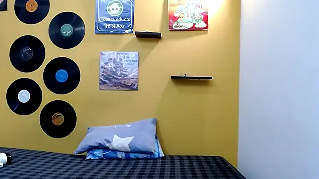 skinnyverus18 online show from March 16, 2026, 7:49 pm