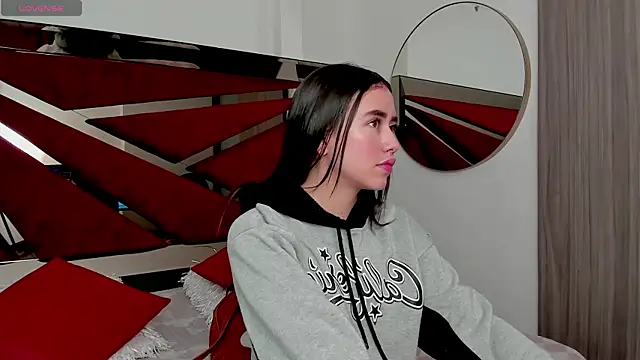 SaraWagner  online show from April 15, 2026, 12:16 am