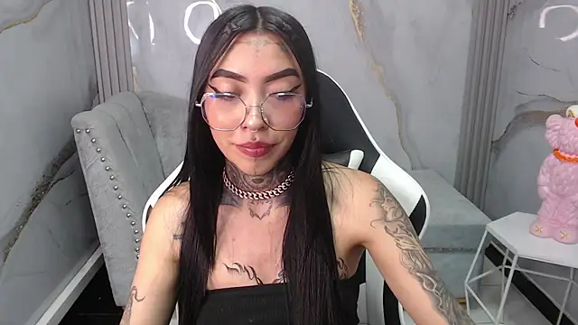 Ashley Blum v online show from October 10, 2025, 8:09 pm