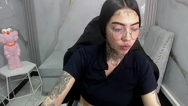 Ashley Blum v online show from October 24, 2025, 12:59 pm