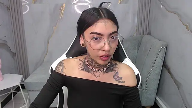 Ashley Blum v online show from October 29, 2025, 8:08 pm