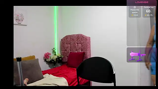 esmeraldaladys online show from October 13, 2025, 7:26 pm