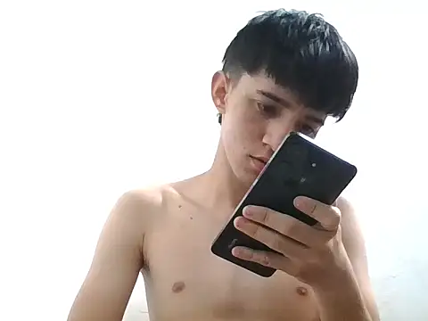 Snapshot of Ben_Rey chatting on November 12, 2025, 3:27 pm Ben Rey online show from November 12, 2025, 3:27 pm