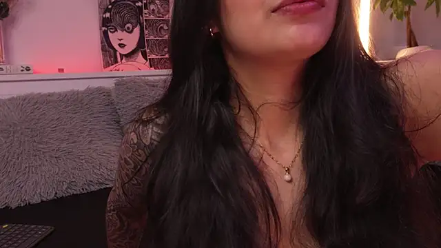 Snapshot of sophieee_art chatting on July 1, 2026, 6:30 pm sophieee art online show from July 1, 2026, 6:30 pm
