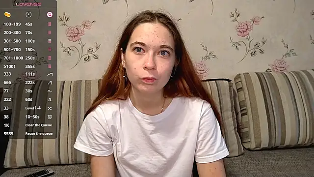 KissKarina online show from September 26, 2025, 2:02 pm