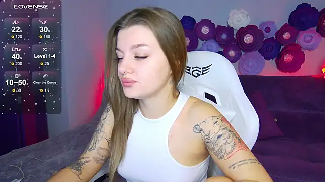 LindaBrilliant online show from October 23, 2025, 2:10 am