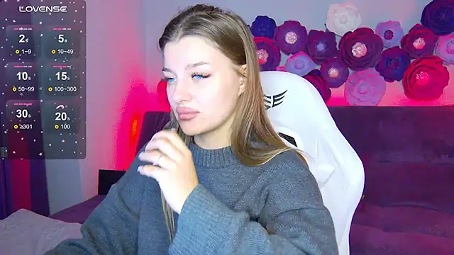 LindaBrilliant online show from October 10, 2025, 3:18 am