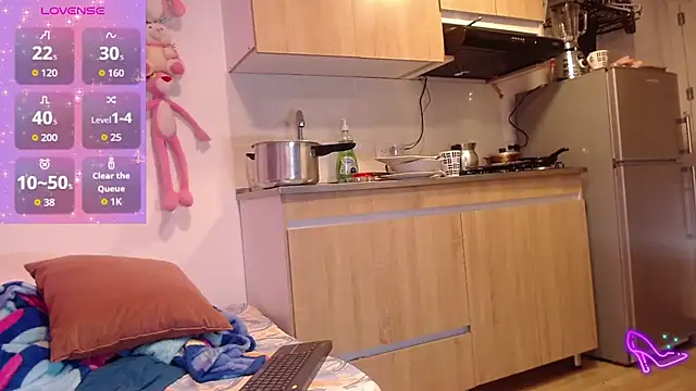 Snapshot of AllysonStonne chatting on February 6, 2026, 2:29 am AllysonStonne online show from February 6, 2026, 2:29 am