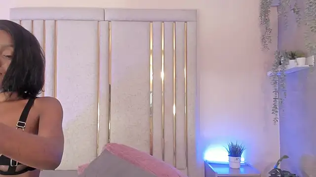 Keirahartz online show from April 9, 2026, 4:14 am