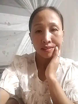 cute love00 online show from November 10, 2025, 12:43 pm