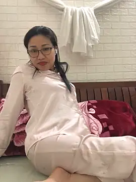 Vitamin sexy online show from December 16, 2025, 1:37 pm
