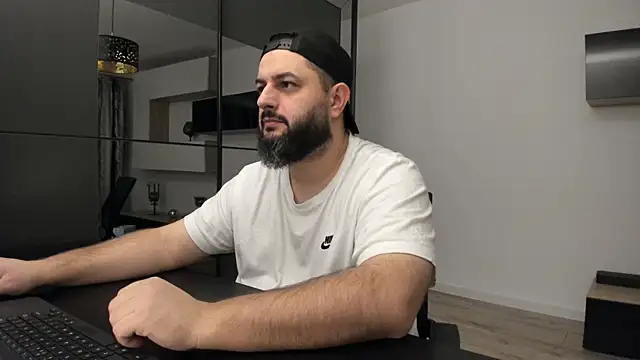 Snapshot of DravenPeak chatting on November 4, 2025, 3:32 am DravenPeak online show from November 4, 2025, 3:32 am