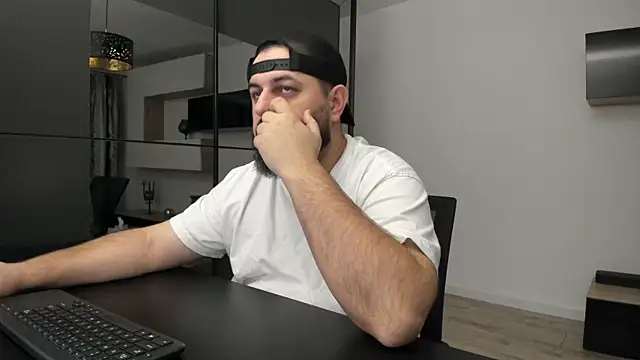 Snapshot of DravenPeak chatting on October 31, 2025, 3:25 am DravenPeak online show from October 31, 2025, 3:25 am