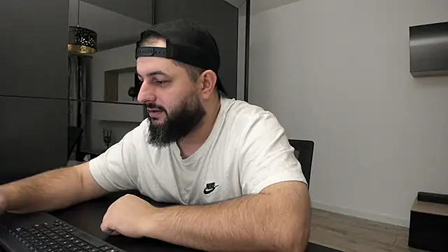 Snapshot of DravenPeak chatting on November 2, 2025, 5:18 pm DravenPeak online show from November 2, 2025, 5:18 pm