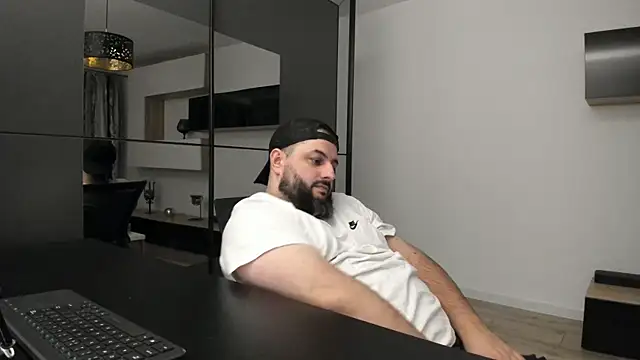 Snapshot of DravenPeak chatting on October 28, 2025, 11:36 pm DravenPeak online show from October 28, 2025, 11:36 pm