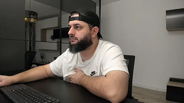 Snapshot of DravenPeak chatting on November 8, 2025, 12:25 am DravenPeak online show from November 8, 2025, 12:25 am