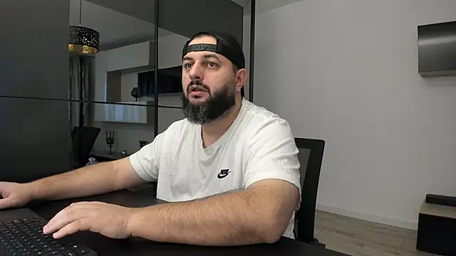 Snapshot of DravenPeak chatting on November 2, 2025, 5:12 am DravenPeak online show from November 2, 2025, 5:12 am