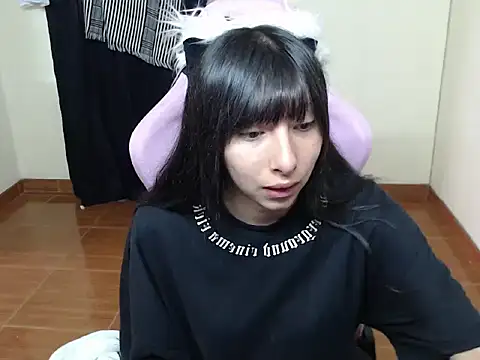 ScarlettShirahoshi online show from December 3, 2025, 5:01 pm