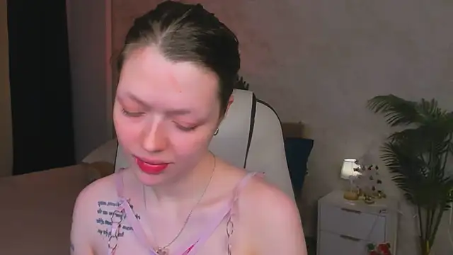 Lunar Lily online show from January 14, 2026, 5:44 am