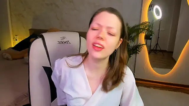 Snapshot of Lunar_Lily chatting on December 1, 2025, 5:30 am Lunar Lily online show from December 1, 2025, 5:30 am