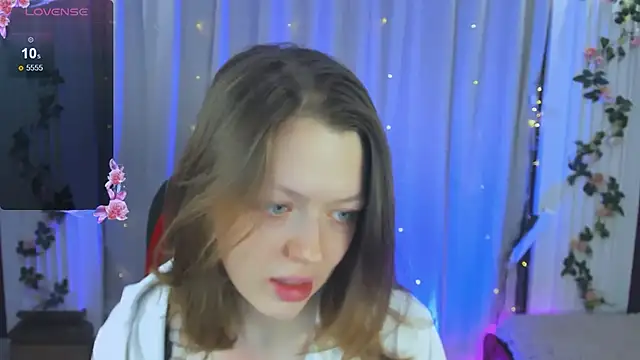 Snapshot of Lunar_Lily chatting on October 10, 2025, 5:41 am Lunar Lily online show from October 10, 2025, 5:41 am