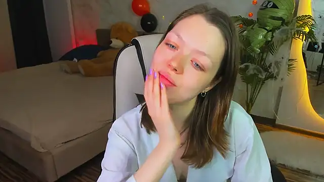 Snapshot of Lunar_Lily chatting on November 3, 2025, 5:34 am Lunar Lily online show from November 3, 2025, 5:34 am