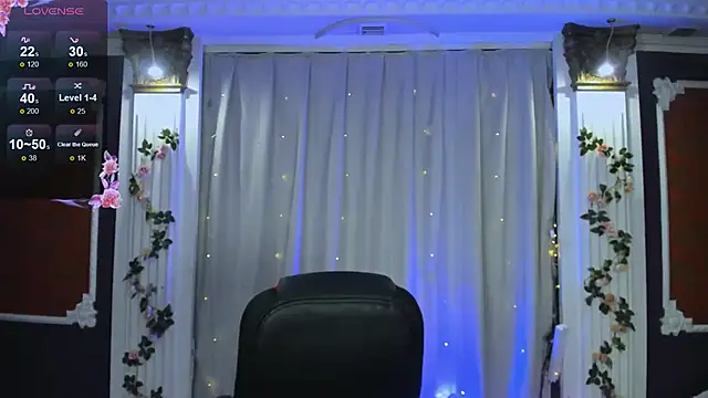 Snapshot of Lunar_Lily chatting on October 13, 2025, 5:31 am Lunar Lily online show from October 13, 2025, 5:31 am