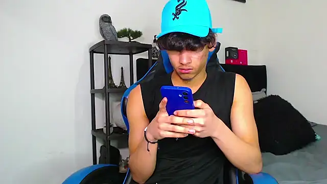 Gael Jones online show from November 27, 2025, 2:23 am