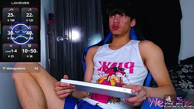 Snapshot of Gael_Jones chatting on December 18, 2025, 5:23 am Gael Jones online show from December 18, 2025, 5:23 am