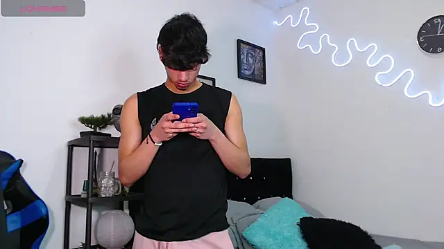 Gael Jones online show from October 26, 2025, 4:57 am