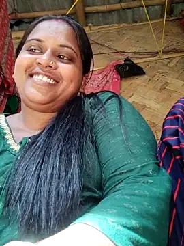 Hot-Show2 online show from October 28, 2025, 6:56 am