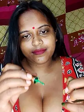 Hot-Show2 online show from October 8, 2025, 5:46 pm