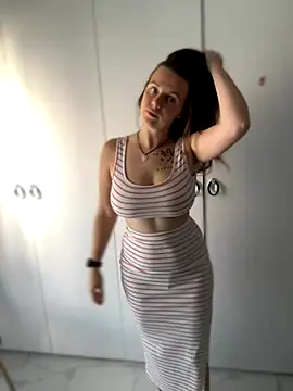 TenderLaGlamor online show from October 7, 2025, 12:28 pm