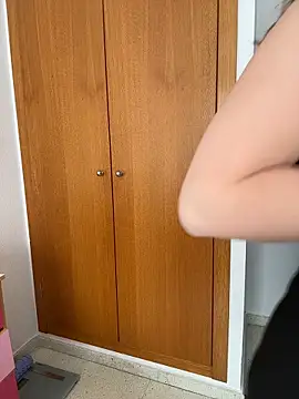 TenderLaGlamor online show from March 3, 2026, 12:12 pm